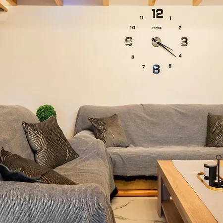 Luxury Getaway With Jacuzzi - Platanos House 펜션