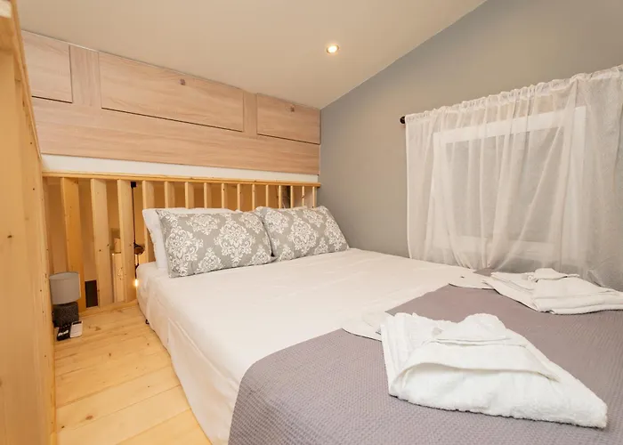 Luxury Getaway With Jacuzzi - Platanos House *