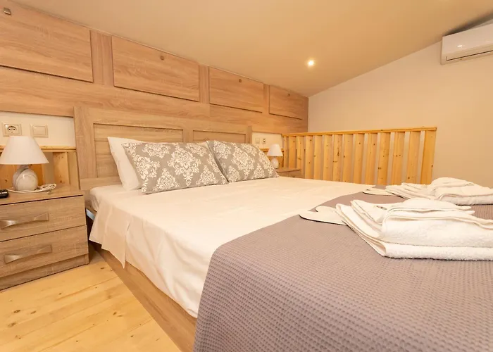 Luxury Getaway With Jacuzzi - Platanos House