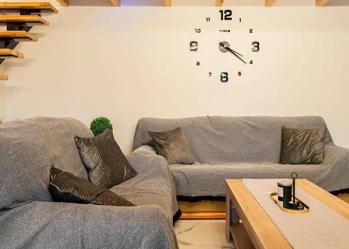 Luxury Getaway With Jacuzzi - Platanos House 펜션