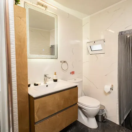 Luxury Getaway With Jacuzzi - Platanos House