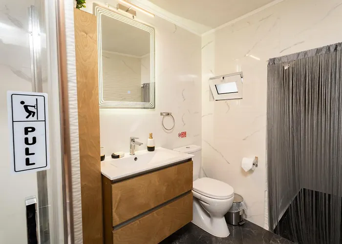 Luxury Getaway With Jacuzzi - Platanos House