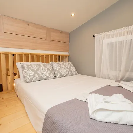 Luxury Getaway With Jacuzzi - Platanos House *