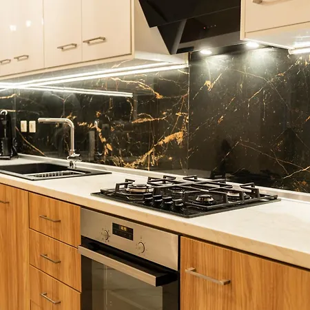 Luxury Getaway With Jacuzzi - Platanos House