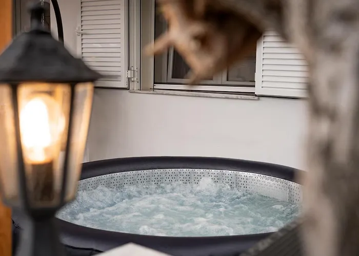 Semesterbostad Luxury Getaway With Jacuzzi - Platanos House Sálakos