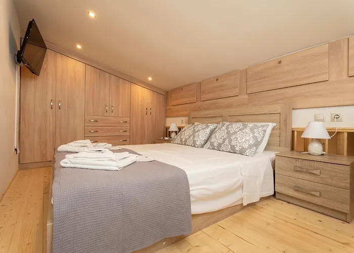 Luxury Getaway With Jacuzzi - Platanos House Tatil Evi *