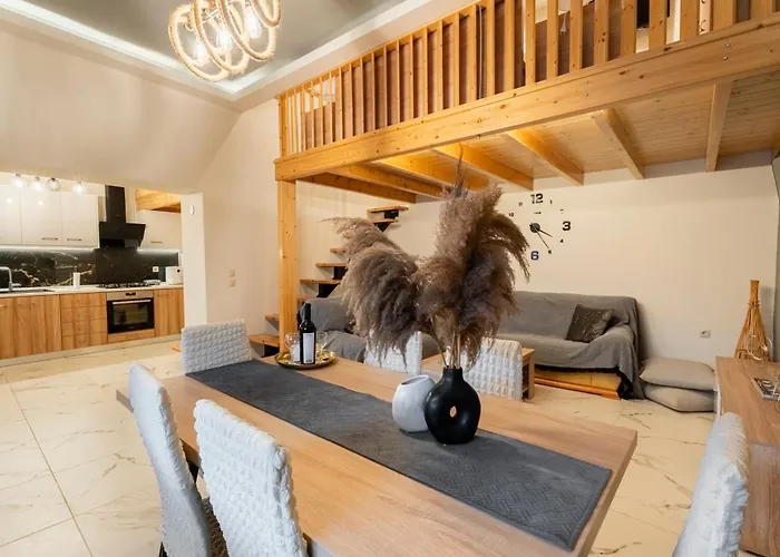 Semesterbostad Luxury Getaway With Jacuzzi - Platanos House