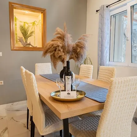 Luxury Getaway With Jacuzzi - Platanos House Sálakos